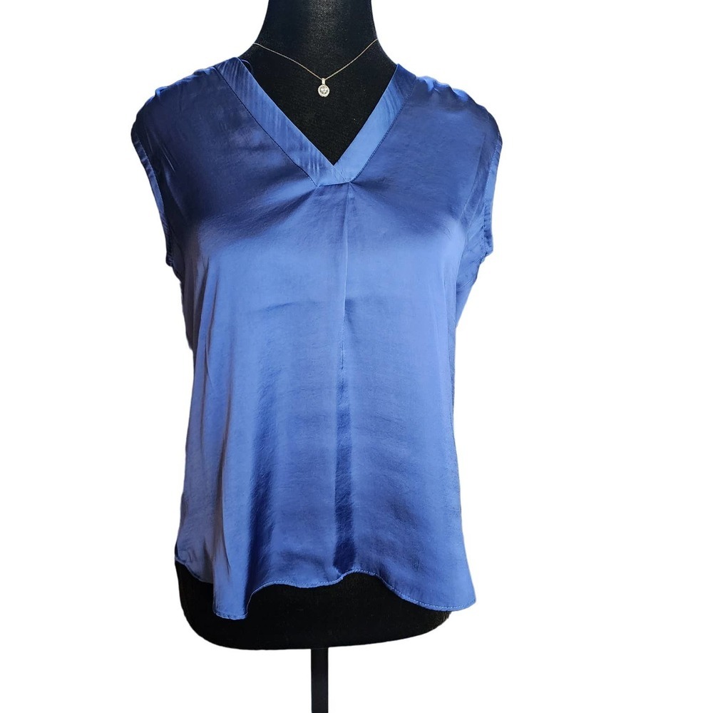 NWOT Womans XXS Vince Camuto Blue Satin Sleeveless V-neck Blouse